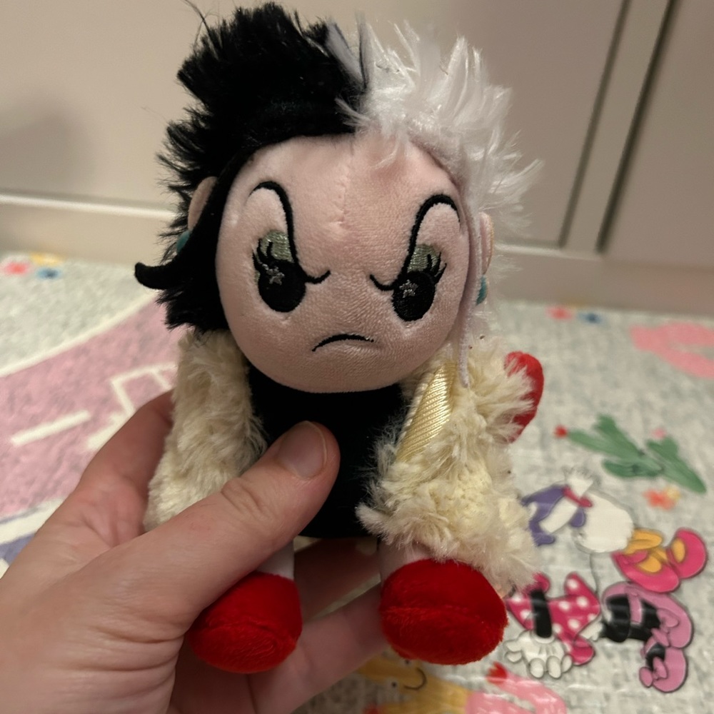 Disney 101 Dalmatians Cruella Wishable EUC no tag